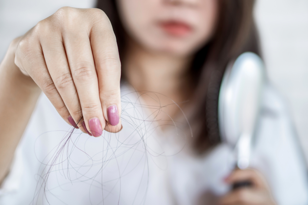 tratamento para queda de cabelo é ideal para pessoa que está notando quedas nos fios